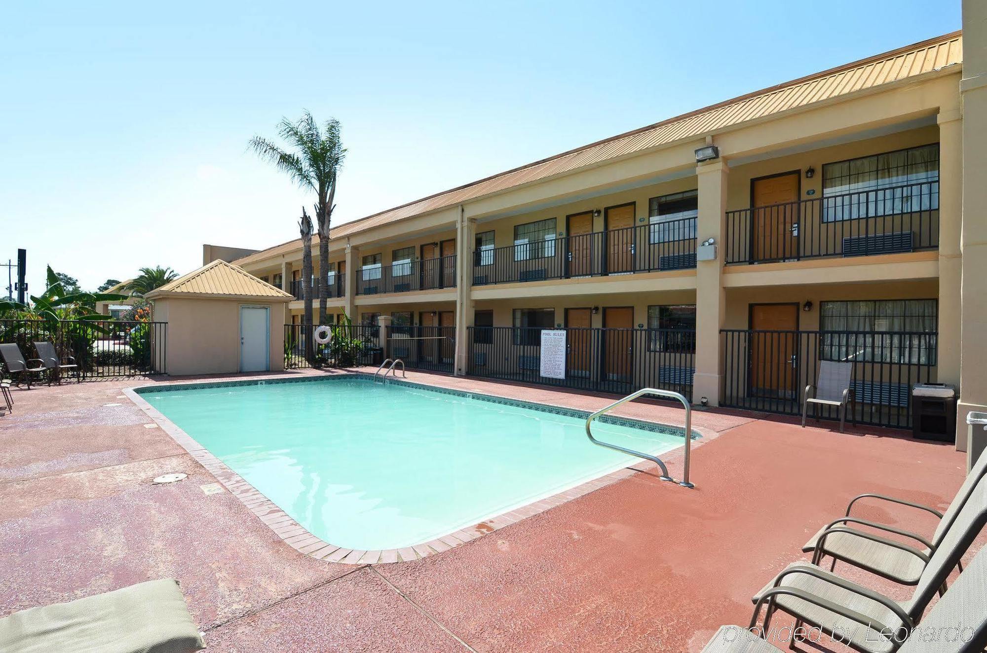6 Charles, La Hotel Lake Charles