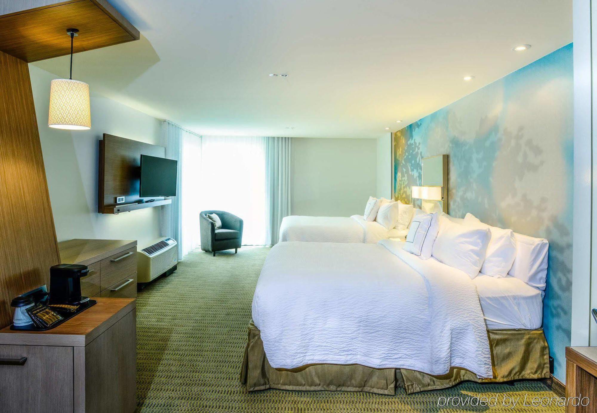 Courtyard Charles Hotel 3*
