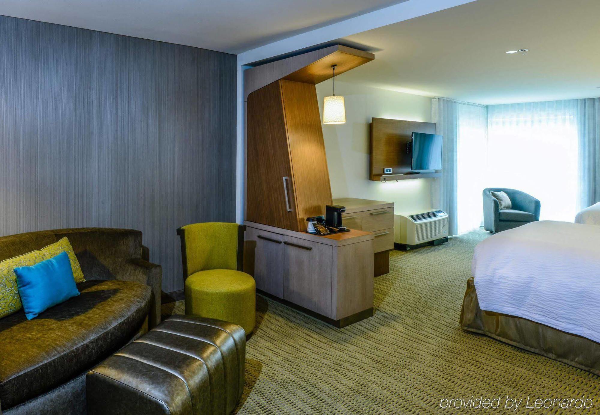 Hotel Courtyard Charles 3*
