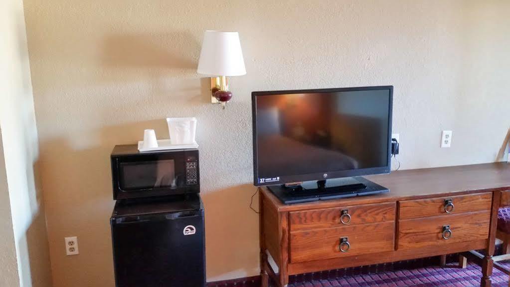 6 Charles, La Hotel 2*
