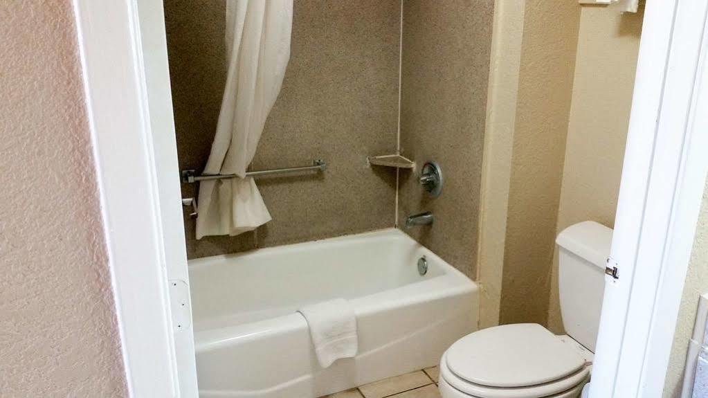 6 Charles, La 2* Lake Charles