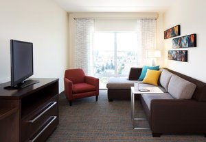 Hotel By Marriott Charles 3*