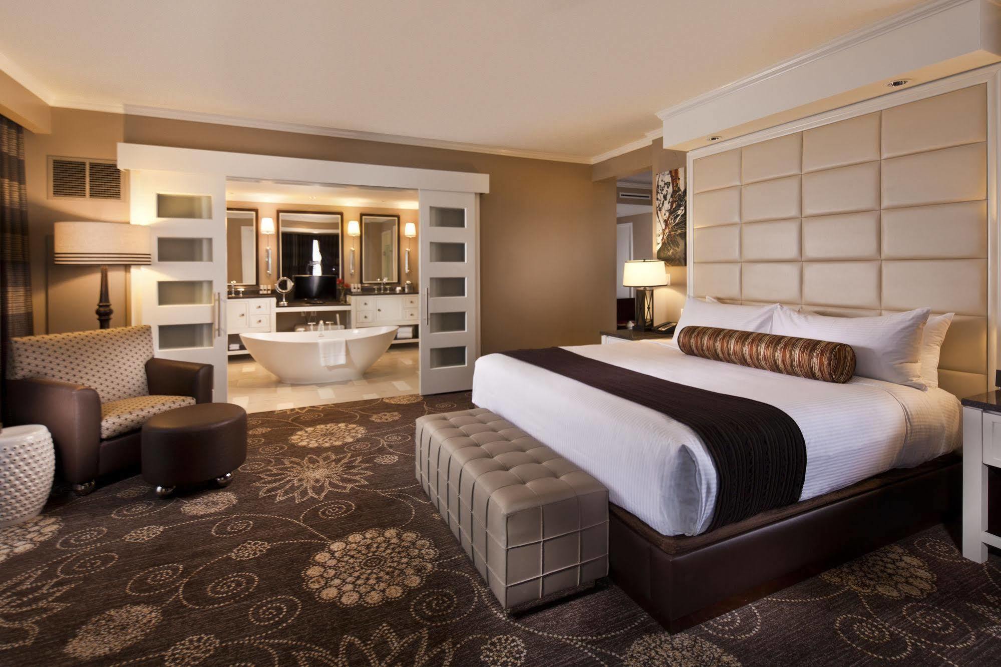 Golden Nugget Charles 4*