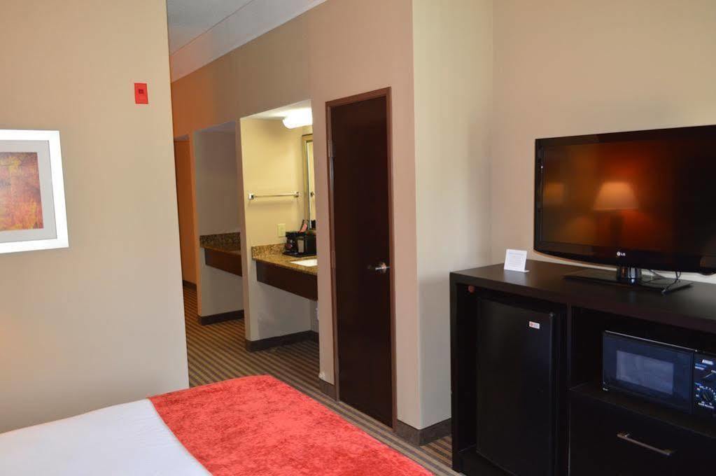 Western & - Charles 3* Lake Charles