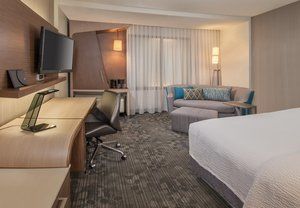 Courtyard Charles 3*