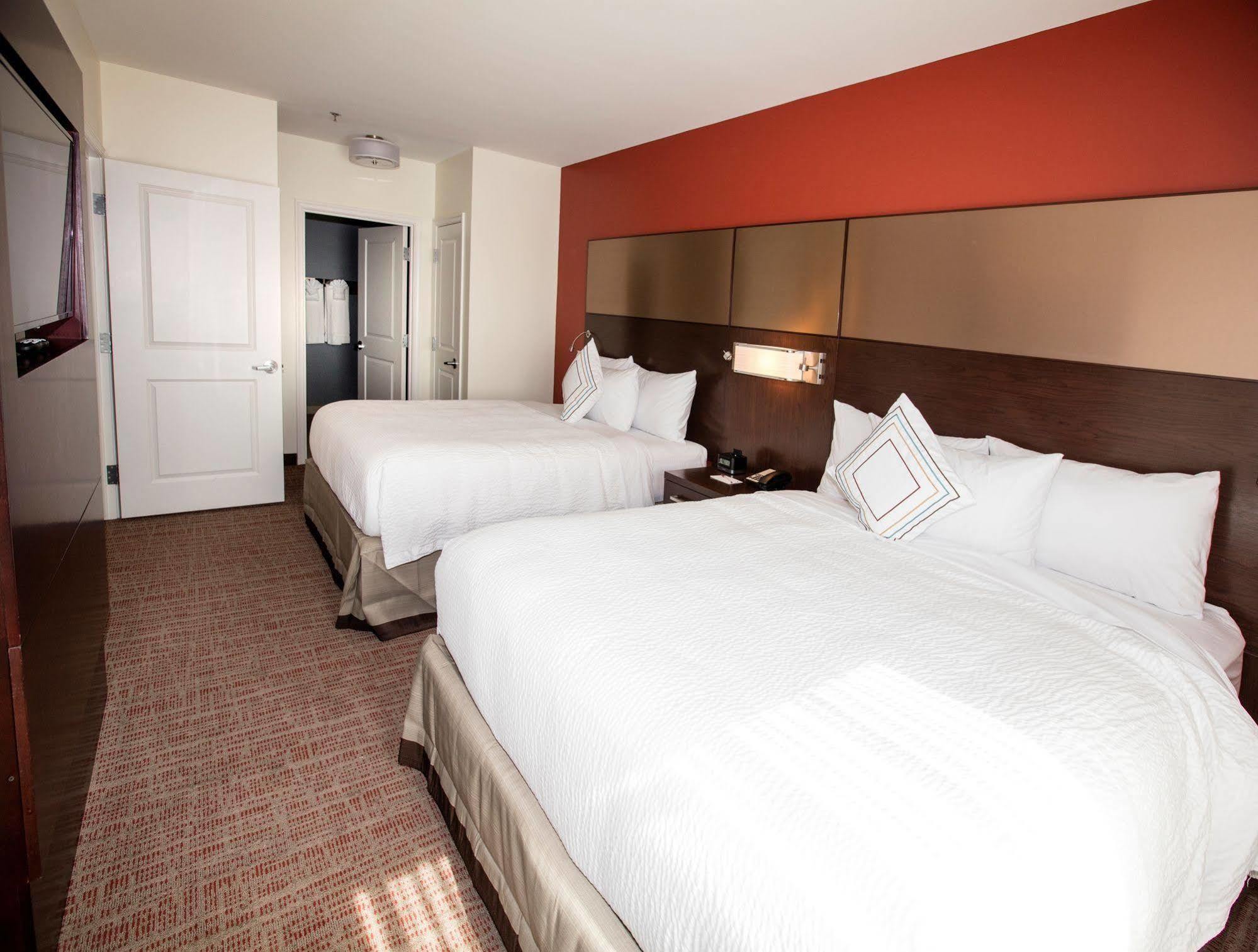 By Marriott Charles 3*