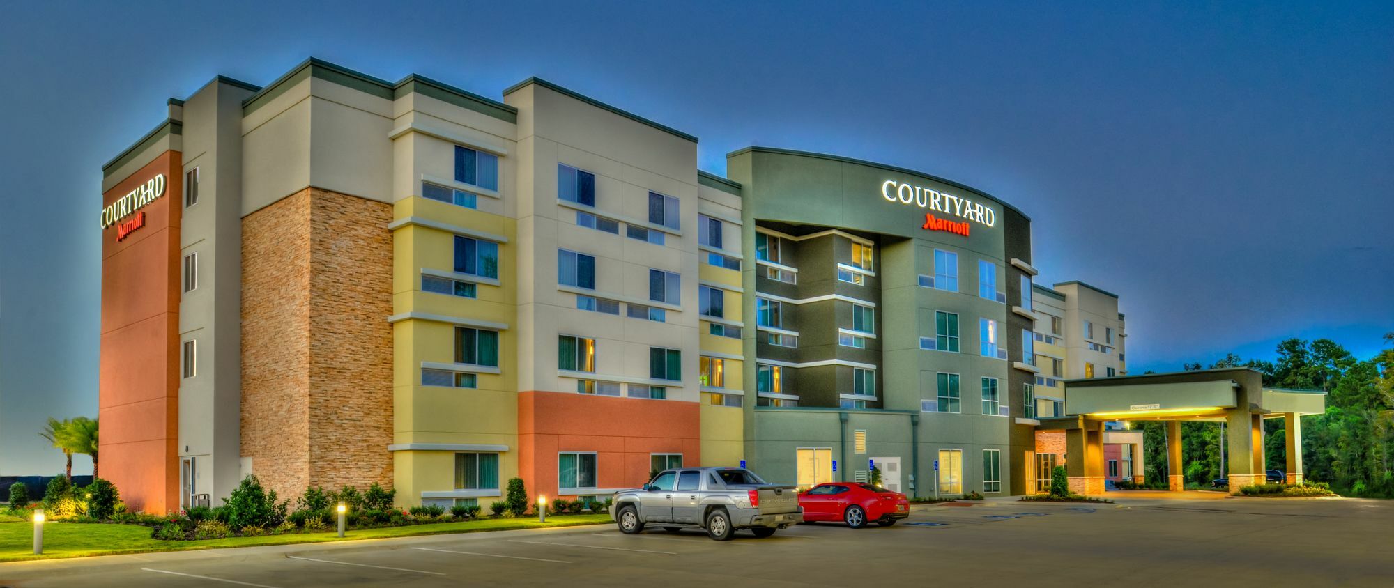 Courtyard Charles Hotel 3*