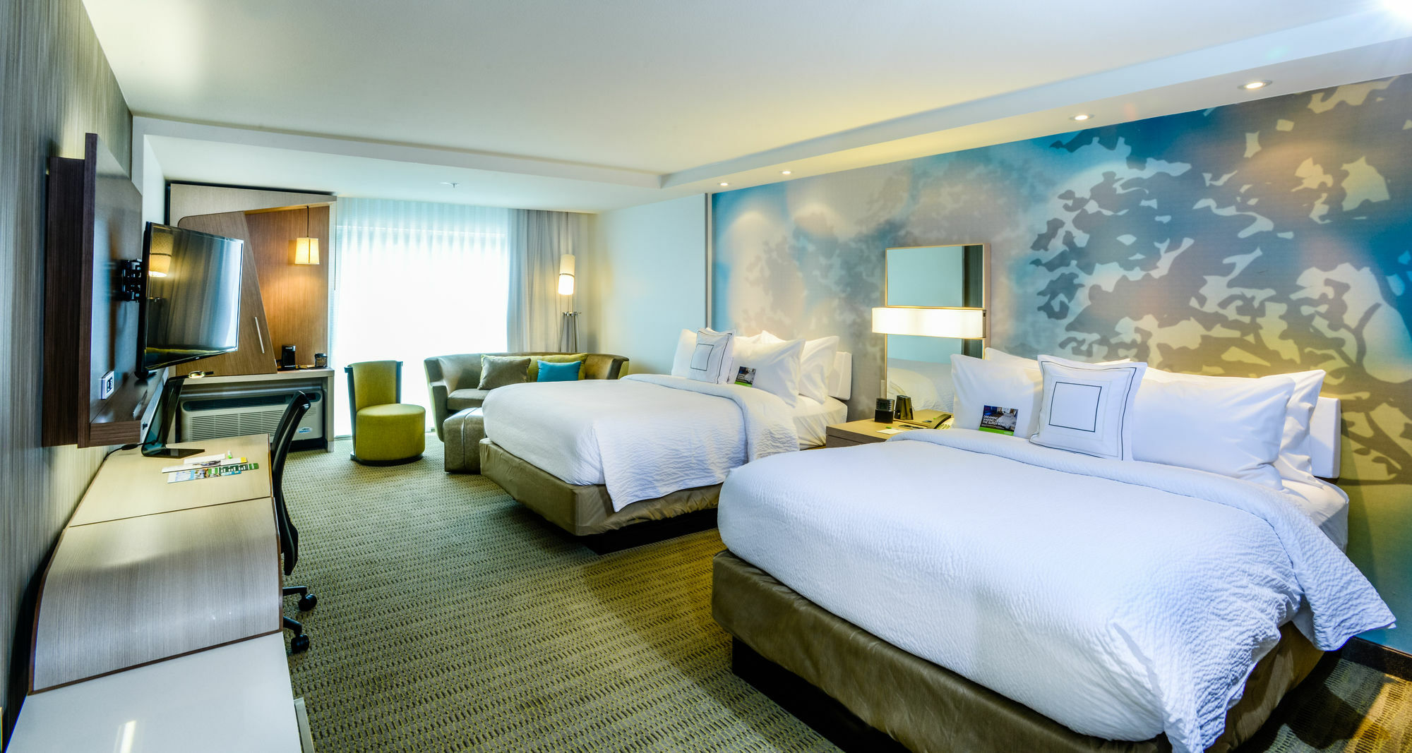 Courtyard Charles Hotel 3*