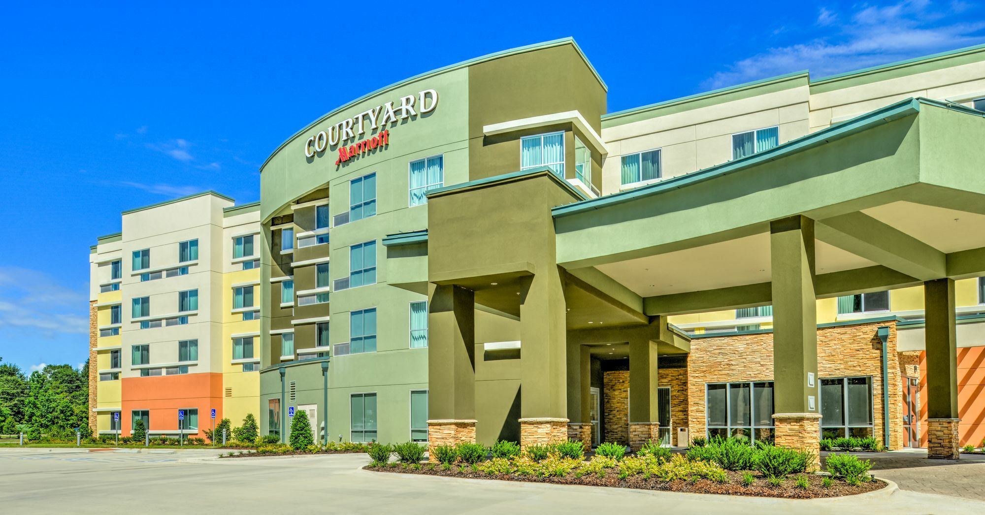 Courtyard Charles Hotel