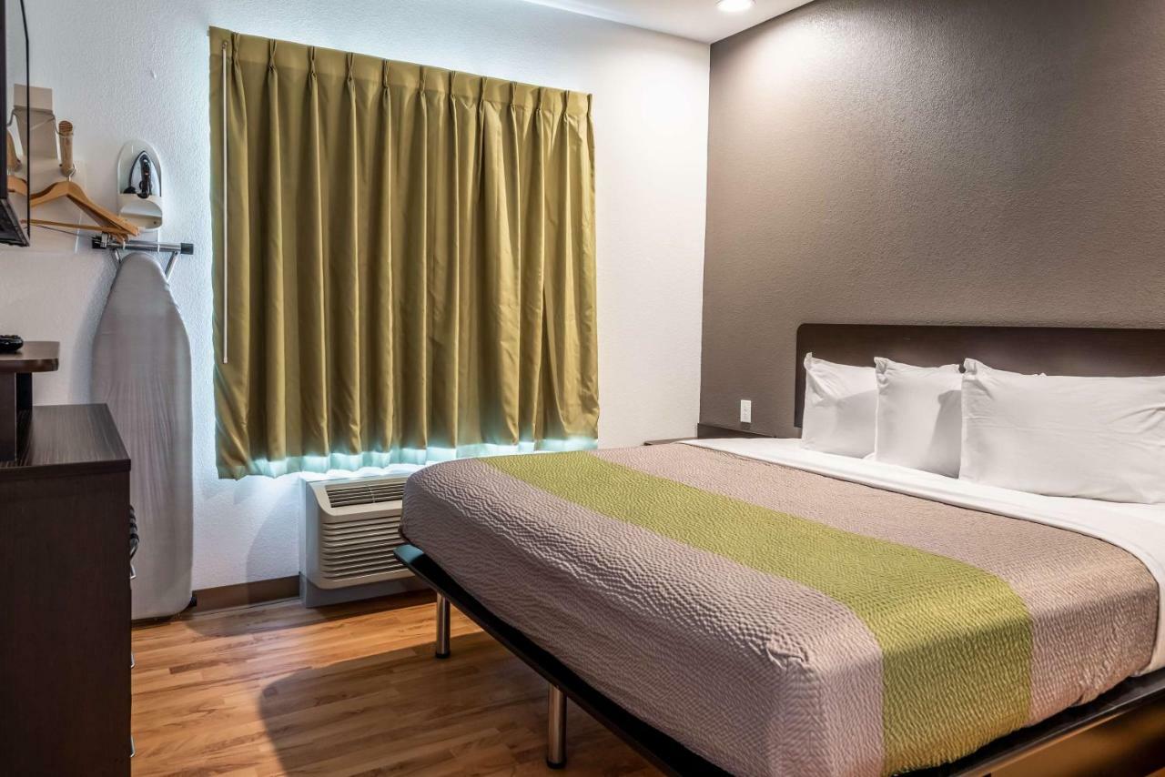 6 Charles Hotel
