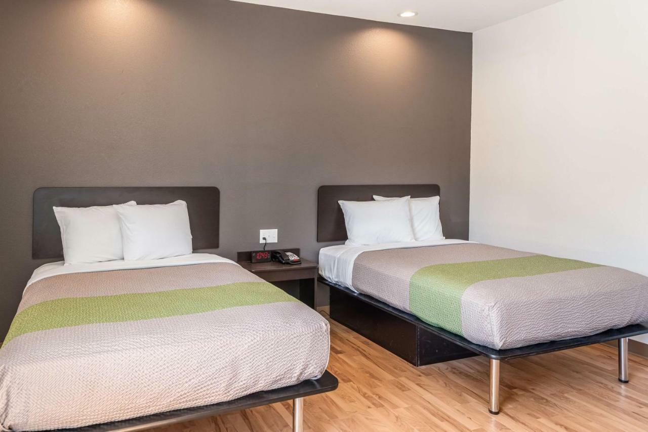 6 Charles Hotel 2*