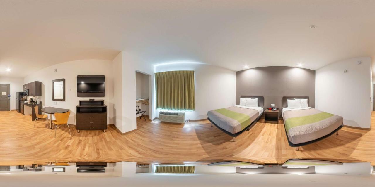 Hotel 6 Charles 2*
