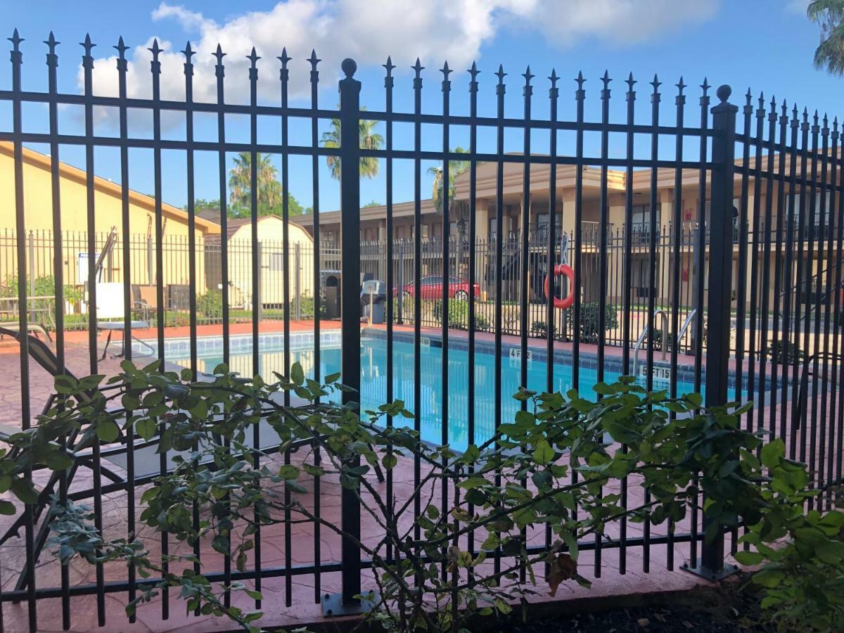 Days By Wyndham Hotel 2*