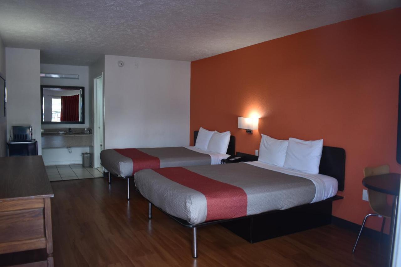 6 Charles, La Hotel Lake Charles