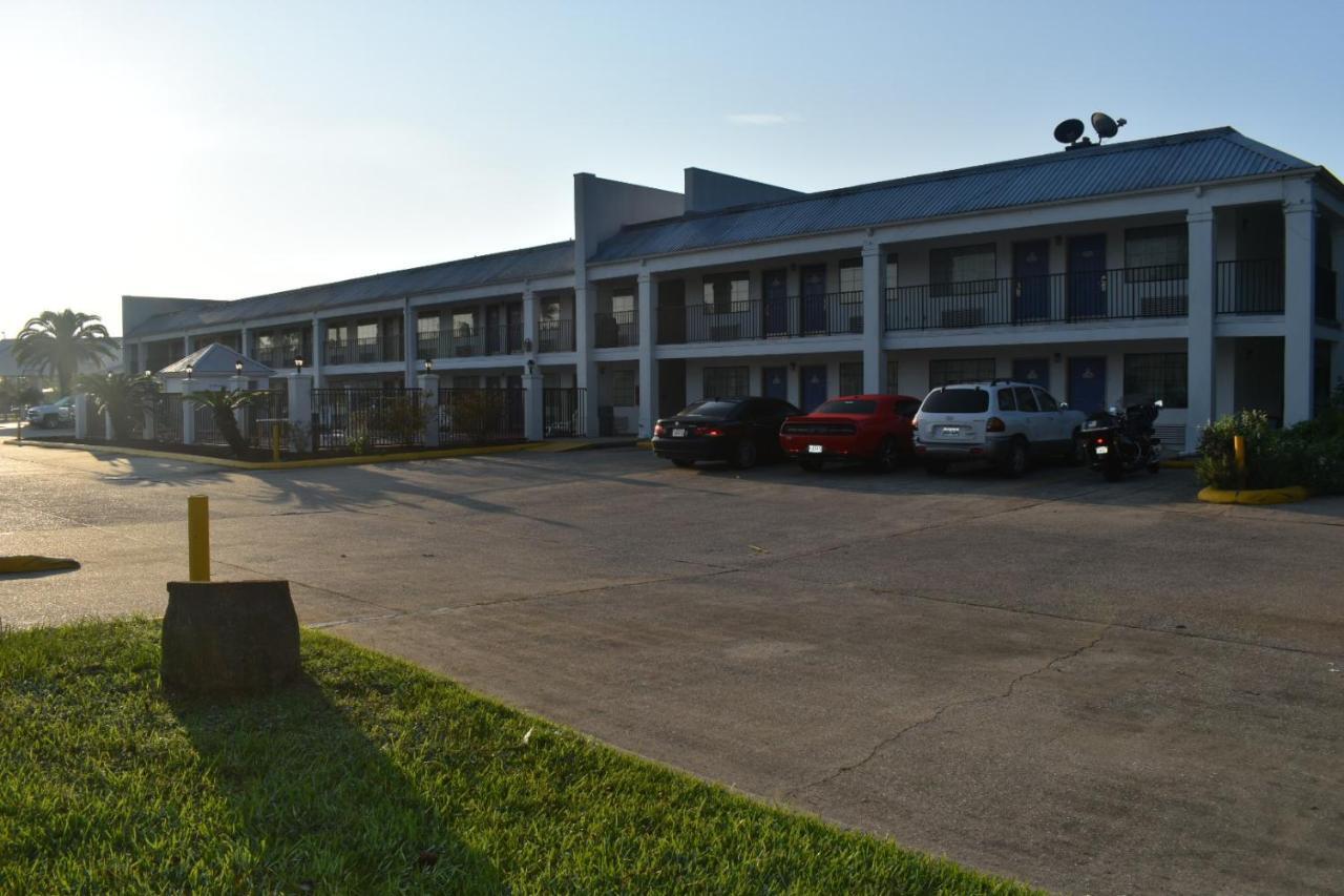 6 Charles, La Hotel 2*