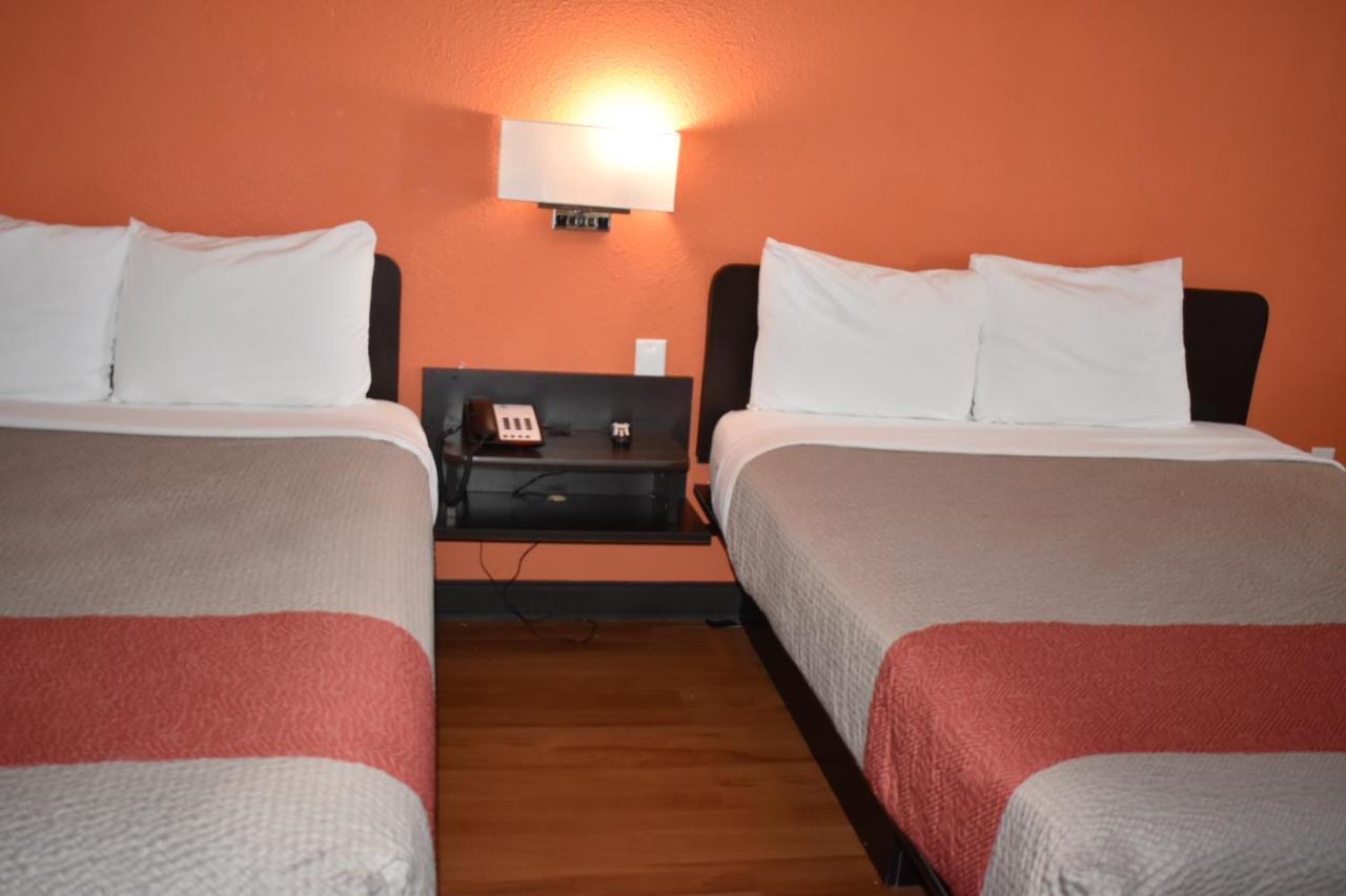 6 Charles, La Hotel 2*