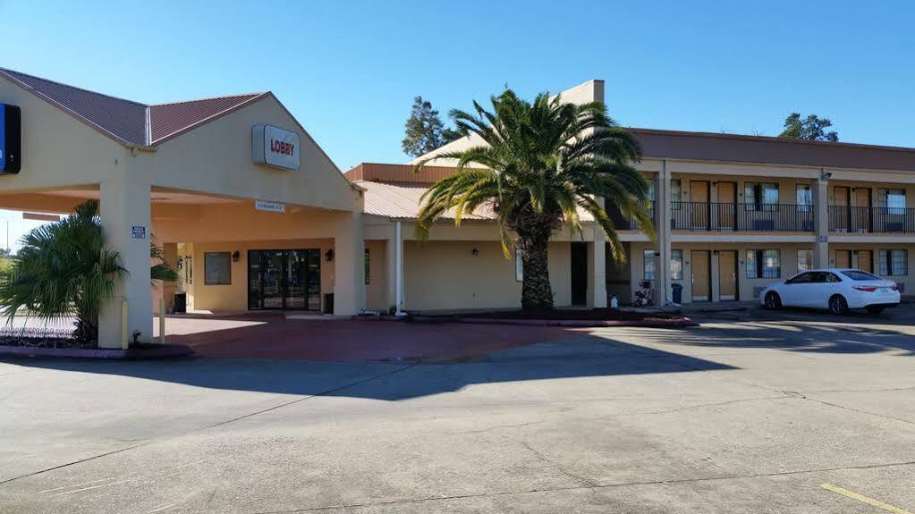 6 Charles, La