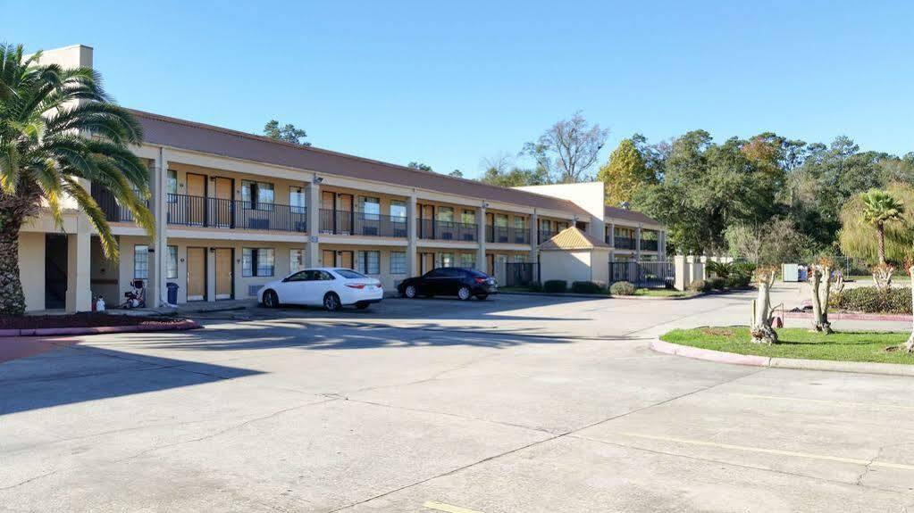 6 Charles, La Hotel Lake Charles